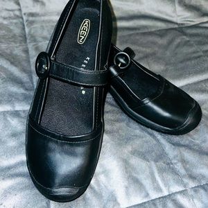 Keen black leather Maryland clogs